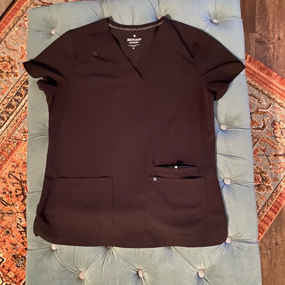 SCRUBS AND BEYOND BLACK